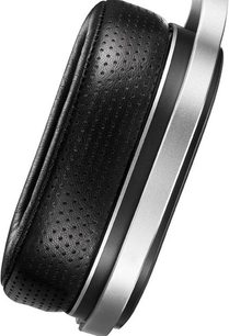 OPPO PM-2 EU hovedtelefoner, nærbillede af højre side i profil, mat sort finish, ørepuder i perforeret læder