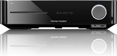 Harman Kardon BDS 470 hjemmebiografsystem, set forfra, bestående af en sort rektangulær boks og en grå rektangulær boks
