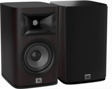 To JBL Studio 630 bogreolhøjttalere i mørkt valnøddetræ, frontvisning, sorte højttalere, refleksioner