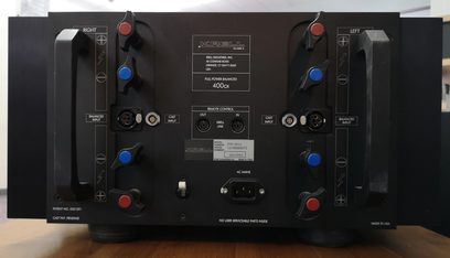 Krell FPB 400cx stereoforbindelsesforstærker, sort frontpanel med røde og blå knapper og stik