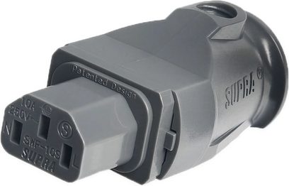 Conector IEC C13 gri închis mat curbat, vedere laterală, cu inscripția "SUPRA" în relief pe partea superioară