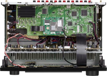 Ampli home-cinéma Denon AVR-X2800H DAB Noir, vue intérieure de face, circuits imprimés verts, composants électroniques
