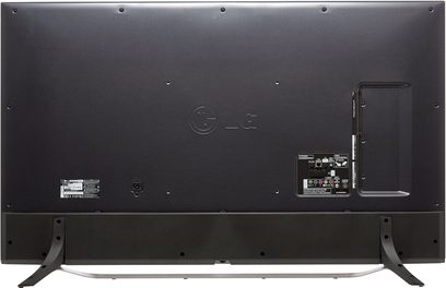 LG 55UF850V-tv, bagside, HDMI- og USB-tilslutninger, dobbelt metalben
