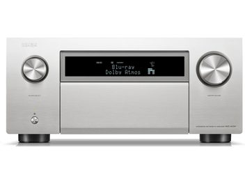 Ampli home-cinéma Denon AVC-A10H argent, vue de face, boutons circulaires métalliques, écran central affichant "Blu-ray Dolby Atmos"