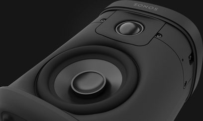 Sonos One (Gen 2) trådløs højttaler, sort mat, tæt ovenfra-billede, cylindrisk form med højttalere og knapper