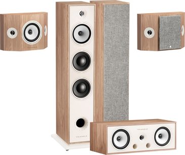 Set van luidsprekers in licht eiken met 1 centerspeaker, 2 zuilluidsprekers met 3 drivers, 2 wandluidsprekers met afneembare roosters