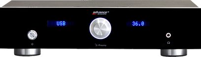Stereo předzesilovač Advance Paris X-Preamp černý, pohled zepředu, modrý displej, stříbrná tlačítka, USB a XLR konektory