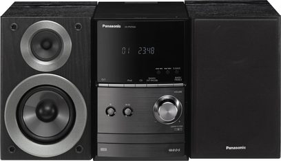 Panasonic SC-PM500 sort hi-fi minianlæg, set forfra, med LCD-skærm, knapper, højttalere og CD-afspiller