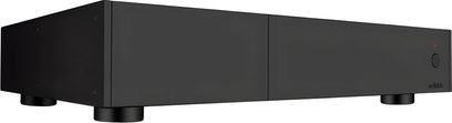 Hi-fi koncový zosilňovač Audiolab 9000P čierny, minimalistické ploché šasi, pohľad sprava spredu z troch štvrtín