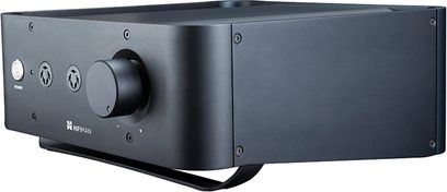 Amplificatore audio nero Hifiman con pulsanti e prese sul lato frontale, visto di tre quarti