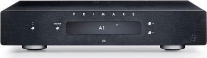 Afdæmpet sort front på en Primare I15 stereo hi-fi-forstærker med 5 indgangsvælger, lydstyrke, hovedtelefonstik og tænd/sluk-knap