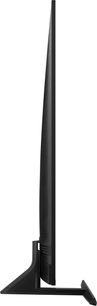 Samsung UE82NU8005-fladskærms-TV, set fra siden, flad, rektangulær sort skærm på sort V-formet fod, tynde kanter