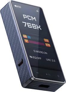 DAC portátil FiiO QX13 preto, caixa de metal carbono, tela de vidro PCM 768K, botões táteis, USB-C, vista 3/4 frontal