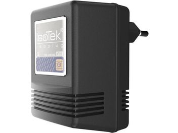 Multiprise IsoTek ISOPLUG EVO3 noire, vue de face, avec affichage LED et 6 prises secteur sur la face avant