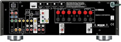 Yamaha RX-V567 hjemmebiograf-forstærker, frontpanel, frontvisning, mange stik og knapper, rød digital skærm