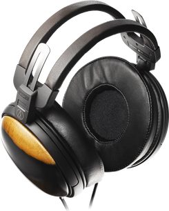 Lukket hi-fi hovedtelefon ATH-AWKG med ledning, set fra siden, brun læderbøjle, ørekopper i træ og sort læder, synlig kabel