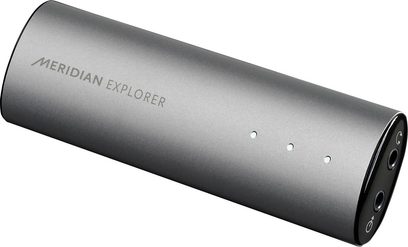 Meridian Explorer sølv DAC-lydkonverter, set ovenfra, forside med logo og inskriptioner, aflang cylindrisk krop