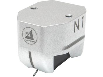 Cellule phono hi-fi ClearAudio N1 MM silver finition argent, vue de trois-quarts avant avec corps compact