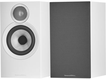Altavoz de estantería Bowers & Wilkins 607 S3 blanco, frontal con 2 altavoces, rejilla negra extraíble, vista frontal
