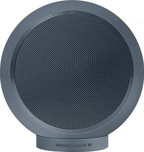 Kompakt hi-fi-højttaler Elipson Planet M Neptune Stone i mat blågrå, kugleformet metalkabinet på lille matchende cylindrisk sokkel, synlig rund perforeret frontgrill, set forfra