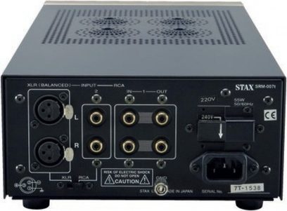 STAX SRM-007TII hovedtelefonforstærker, frontpanel, set oppefra. Sort kabinet med sølvfarvede stik, knapper og indikatorer