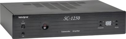 Velodyne SC-1250E subwooferforstærker i sort, frontpanel med digitalt display og betjeningsknapper