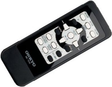 Sort Onkyo RC-736M fjernbetjening med hvide og grå knapper til at styre et audiosystem