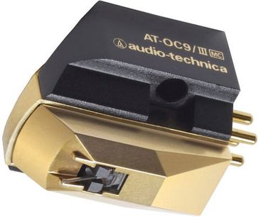 Audio Technica AT-OC9/III pladespiller-pickup, set forfra i sin sorte og gyldne emballage, med synlig diamantnål