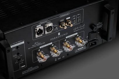 Parasound JC 1+ forstærker, sort, nærbillede forfra af bagpanelet med audio-stik og vælgere