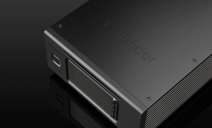 Aurender netværksmusikserver i sort og grå med frontdisplay, sideknapper og belyst betjening, set ovenfra