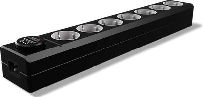 Multipresa nera EAT Essential Audio Tools MM7, 7 prese di corrente argentate, vista dall'alto in prospettiva, formato allungato