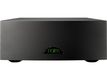 Černý phono předzesilovač Naim Audio SuperLine, pohled zepředu, obdélníková skříň s zeleným logem „naim“ uprostřed