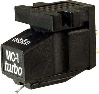 Sort Ortofon MC1 Turbo vinylpickup-enhed, set fra siden, med stik og udgangsledninger