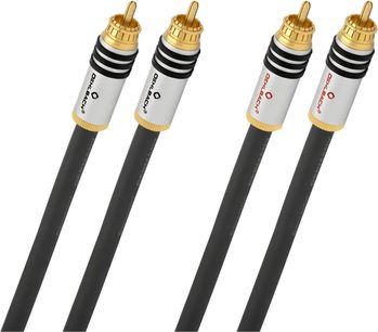Nærbillede i skrå vinkel af to par guldbelagte RCA hanstik monteret på Oehlbach NF 14 Master 1,25 m analoge lydkabler, sorte PVC-kapper og sølvfarvede metalhylstre med sorte ringe