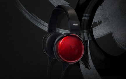 Casque audio hi-fi Fostex fermé circum-aural avec grands écouteurs laqués rouge vif et arceau noir mat