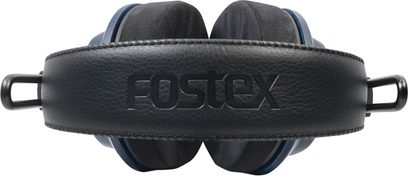 Fostex T60RP Mk2 Ai hi-fi-hovedtelefon set ovenfra med sort læderhovedbøjle med præget logo og store mørkegrå ørepuder