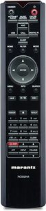 Sort Marantz RC003NA fjernbetjening med grå knapper, LCD-skærm, navigationshjul og Marantz-logo, set forfra