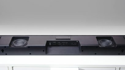 Denon DHT-S216 sort soundbar, set forfra, med to sidehøjtalere, en central LED-skærm og kontrolknapper