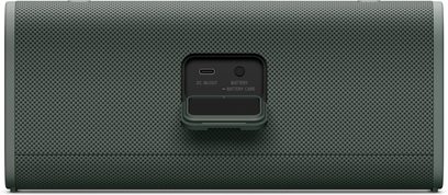 Přenosný Bluetooth reproduktor Sony ULT Field 3 v tmavě zelené barvě s tkaným povrchem a gumovým krytem chránícím USB-C port a tlačítko Battery Care, zadní pohled