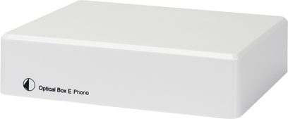 Pro-Ject Optical Box E Phono baltā priekšpastiprinātāja fotogrāfija, baltā taisnstūra korpuss, nedaudz slīps skats no priekšpuses