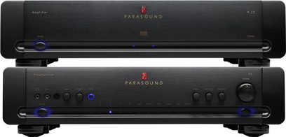 To sorte Parasound Halo A23 og P5 forstærkere set forfra, med børstede aluminiumsfacader og blå displays