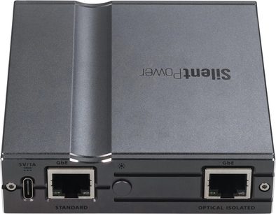 iFi Audio LAN iPurifier Pro strømkonditionerer, set forfra, 2 Ethernet-porte, 1 USB-C-port, 1 knap, 1 lysindikator