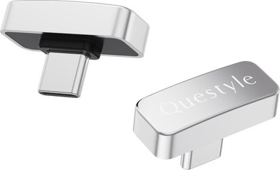 Trasmettitore wireless USB-C Questyle QCC Dongle compatto argento, corpo rettangolare in metallo con logo inciso