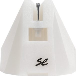 Diamant pro gramofonovou hlavici Ortofon STYLUS 2M MONO SE, pohled zepředu, bílý povrch, nápis "se" dole