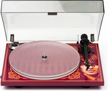 Hi-fi pladespiller Essential III George Harrison med gennemsigtig pladetallerken, sort tonearm, dekoreret sokkel og opklappeligt låg