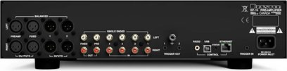Preamplificador estéreo BP-19, vista trasera, conectores XLR negros, conectores RCA dorados, puertos USB, Ethernet, RS232, toma de alimentación
