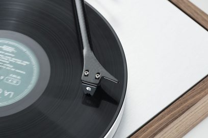 Pro-Ject Pick it DS2 MC sort pladespiller-pickup, nærbillede fra siden, carbonarm, metalspids