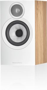 Bowers & Wilkins 607 S3 bokhyllehøyttaler i lys eik, frontvisning, sirkulær diskant og bass/mellomtone, kabinett i lyst tre