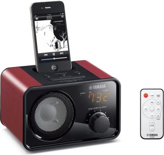 Rød Yamaha PDX-13 dockingstation med dock til iPhone, højttalere, LCD-skærm, volumenkontrol og fjernbetjening