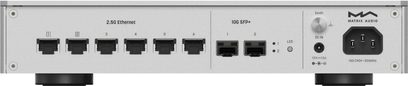 Switch Matrix Audio SS‑1 en aluminium argent, vue arrière, six ports RJ45 2 .5 G alignés, deux cages SFP+ 10 G, vis de terre, prise DC et connecteur secteur IEC noirs